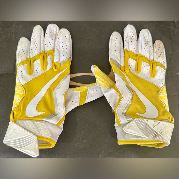 Under Armour - Picture 13 of 15